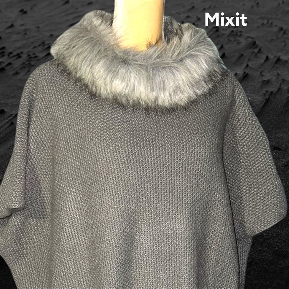 Mixit gray poncho style sweater with faux fur collar! Nwt